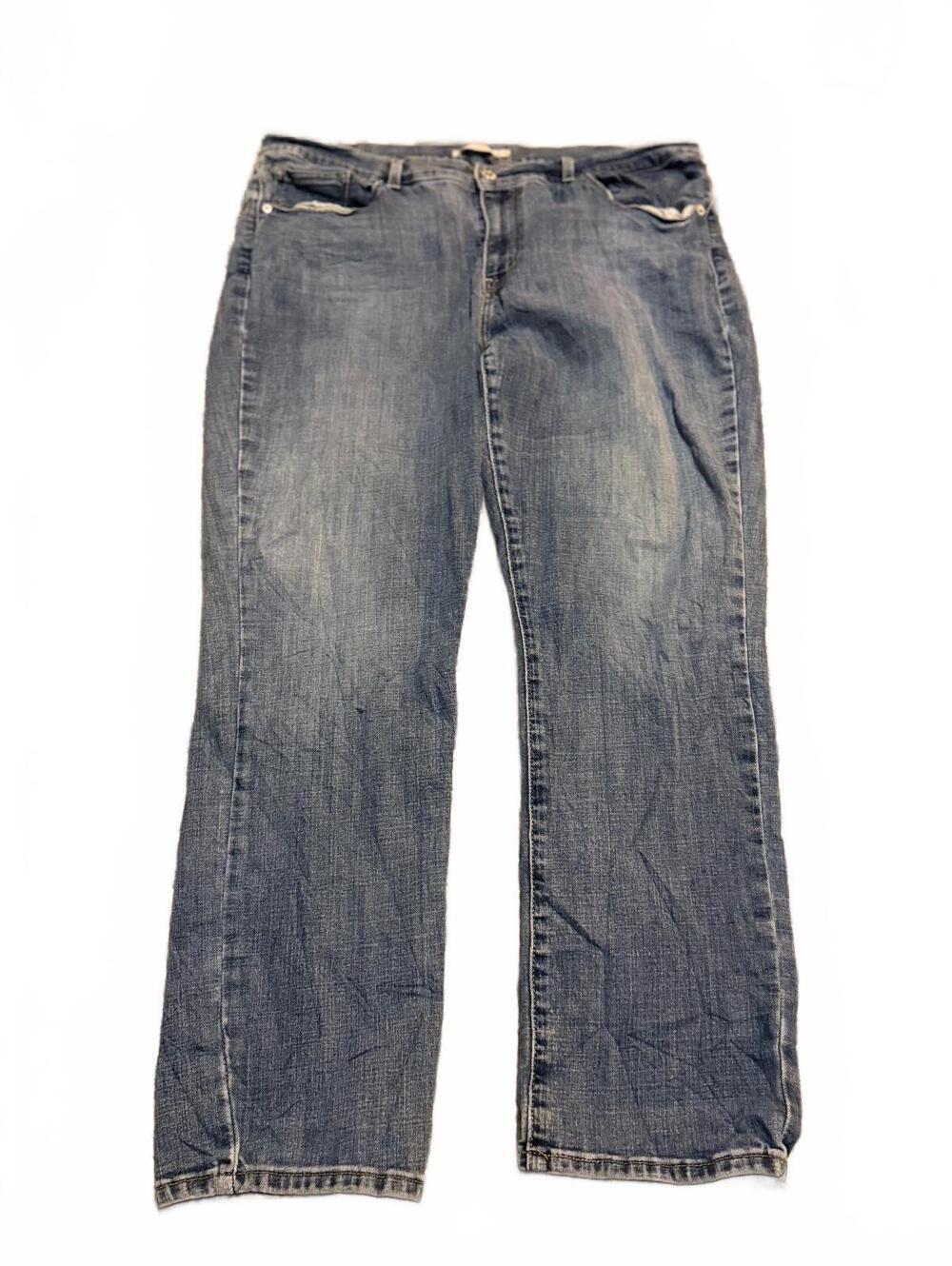 Levi Strauss & Co. Women’s Size 18 Classic Straight Medium Wash Jeans